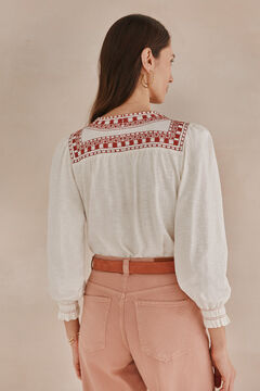 Hoss Intropia Fabiana. Camiseta bordado em contraste. Ecru