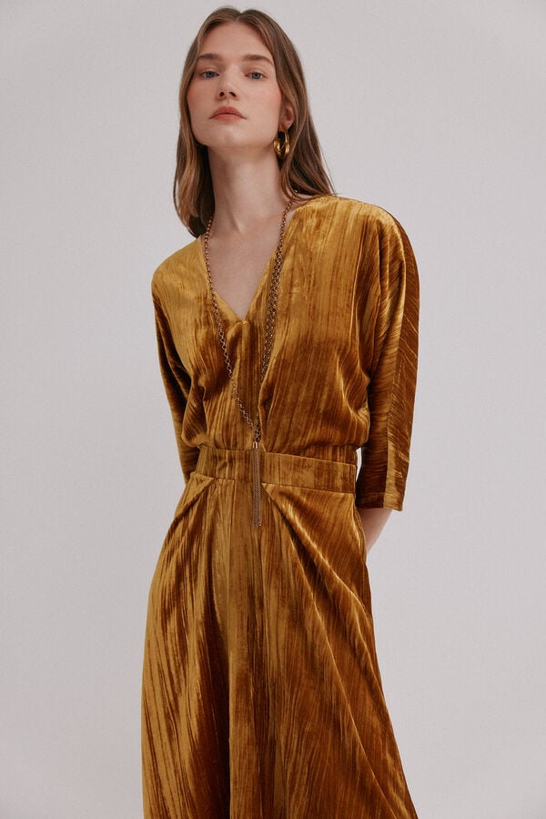 Hoss Intropia Alma. Vestido de veludo Dourado