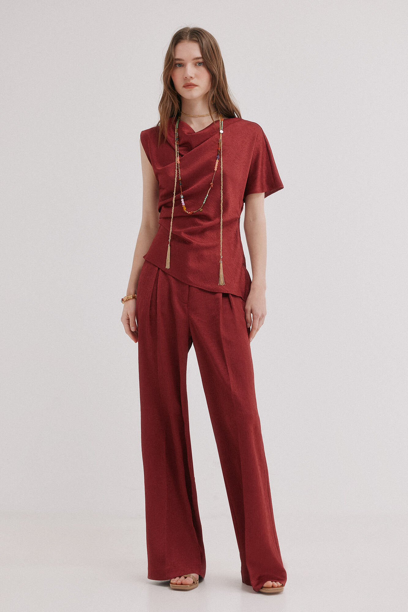 Hoss Intropia Poline. Cal&ccedil;a fluida brilhante