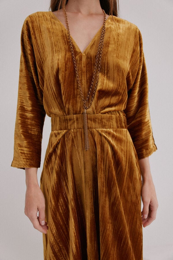 Hoss Intropia Alma. Vestido de veludo Dourado