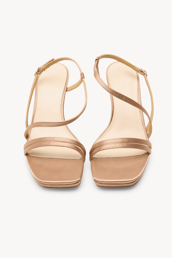 Conjunto de amelia e m&oacute;nica