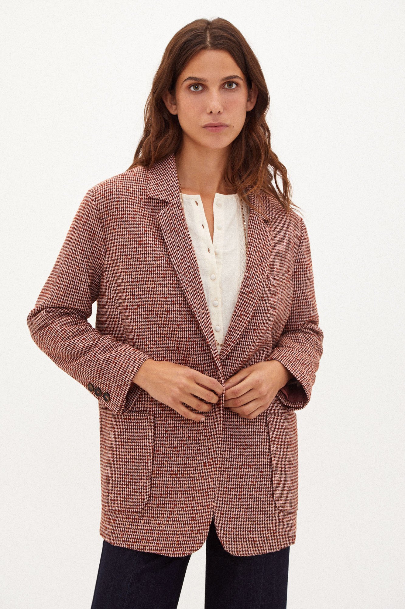 La chaqueta de tweed de Hoss Intropia que parece vintage y está